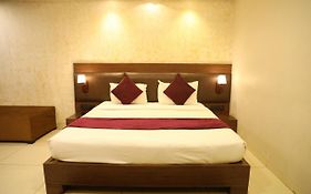 La Pearl Hotel